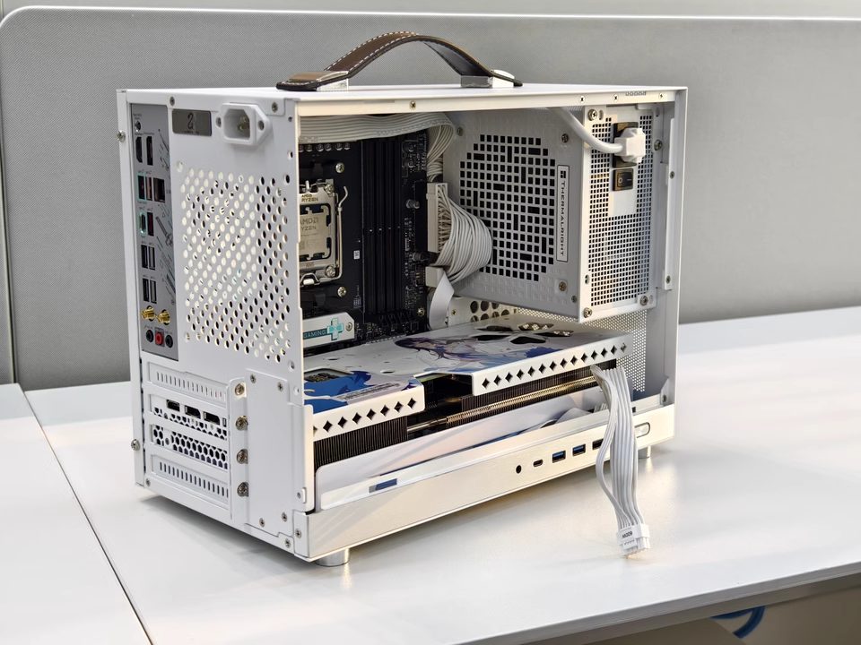 Vỏ Case Máy Tính Mini Itx Shiny Snake G300 - Đen 9